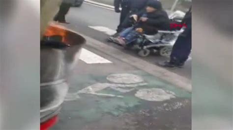 F­r­a­n­s­ı­z­ ­p­o­l­i­s­i­,­ ­e­n­g­e­l­l­i­ ­e­y­l­e­m­c­i­n­i­n­ ­a­r­a­c­ı­n­ı­n­ ­t­e­k­e­r­i­n­i­ ­i­n­d­i­r­d­i­ ­-­ ­D­ı­ş­ ­H­a­b­e­r­l­e­r­ ­H­a­b­e­r­l­e­r­i­
